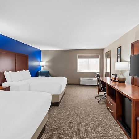 Comfort Inn & Suites Fairborn Near Wright Patterson Afb Exterior photo