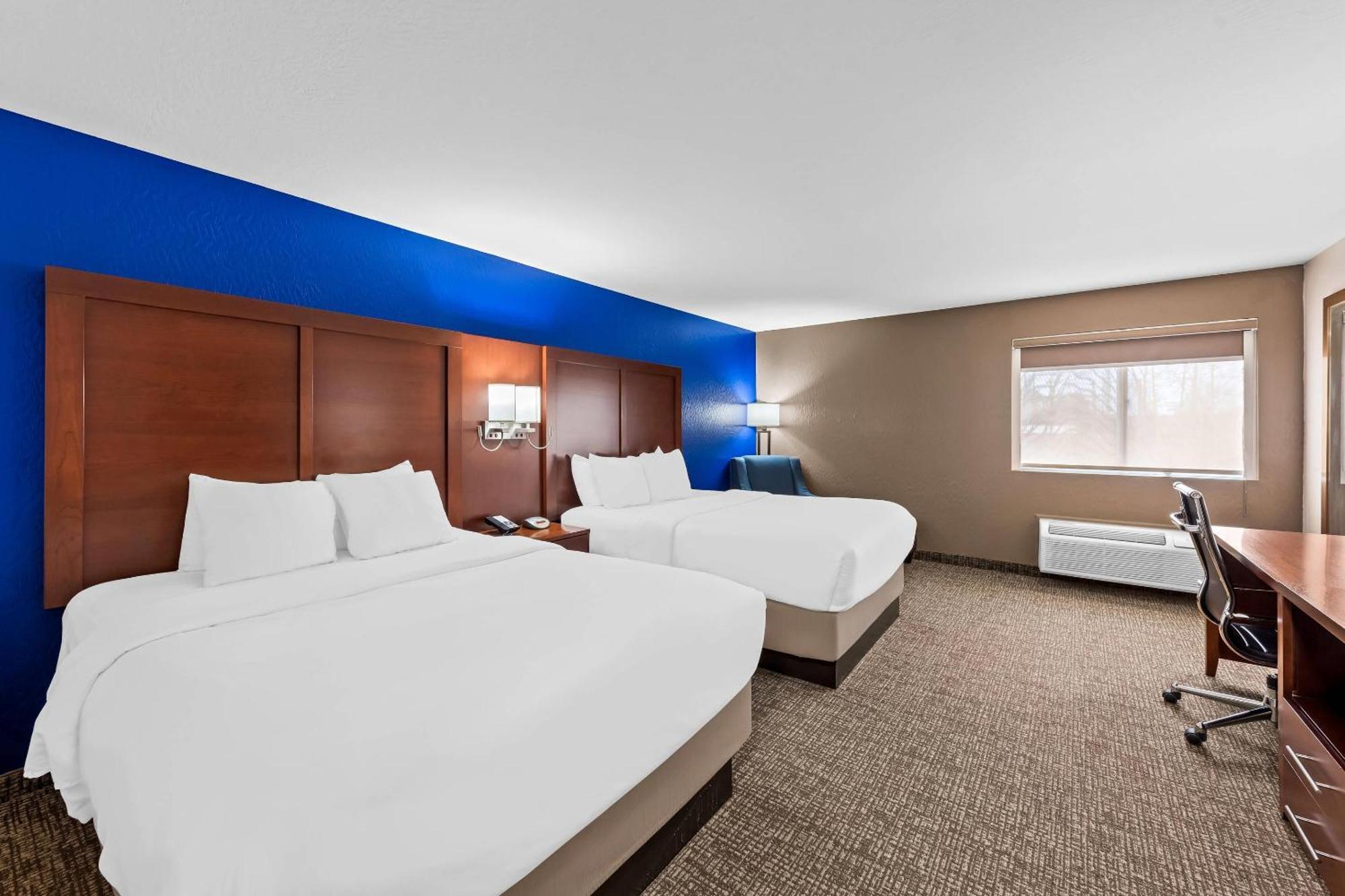 Comfort Inn & Suites Fairborn Near Wright Patterson Afb Exterior photo